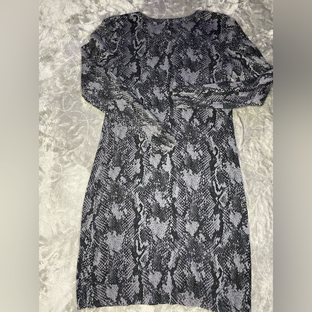 🐍Snake print, long sleeve sweater dress size small from Old Navy - Picture 2 of 4